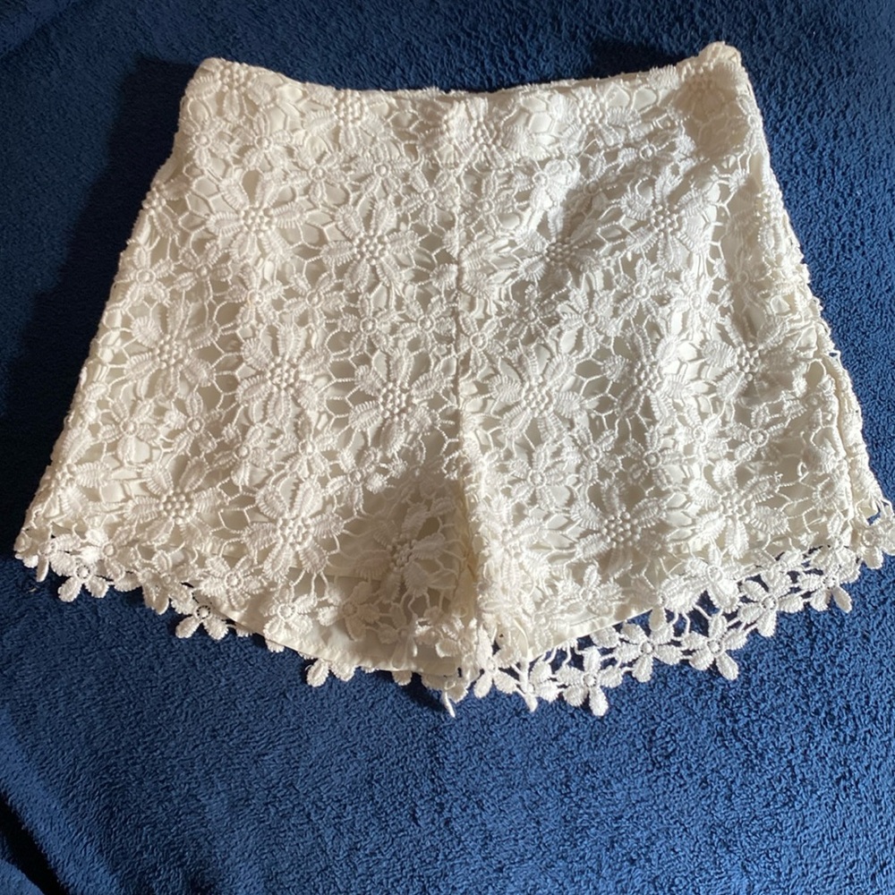 Hollister White floral lace Shorts Size 5